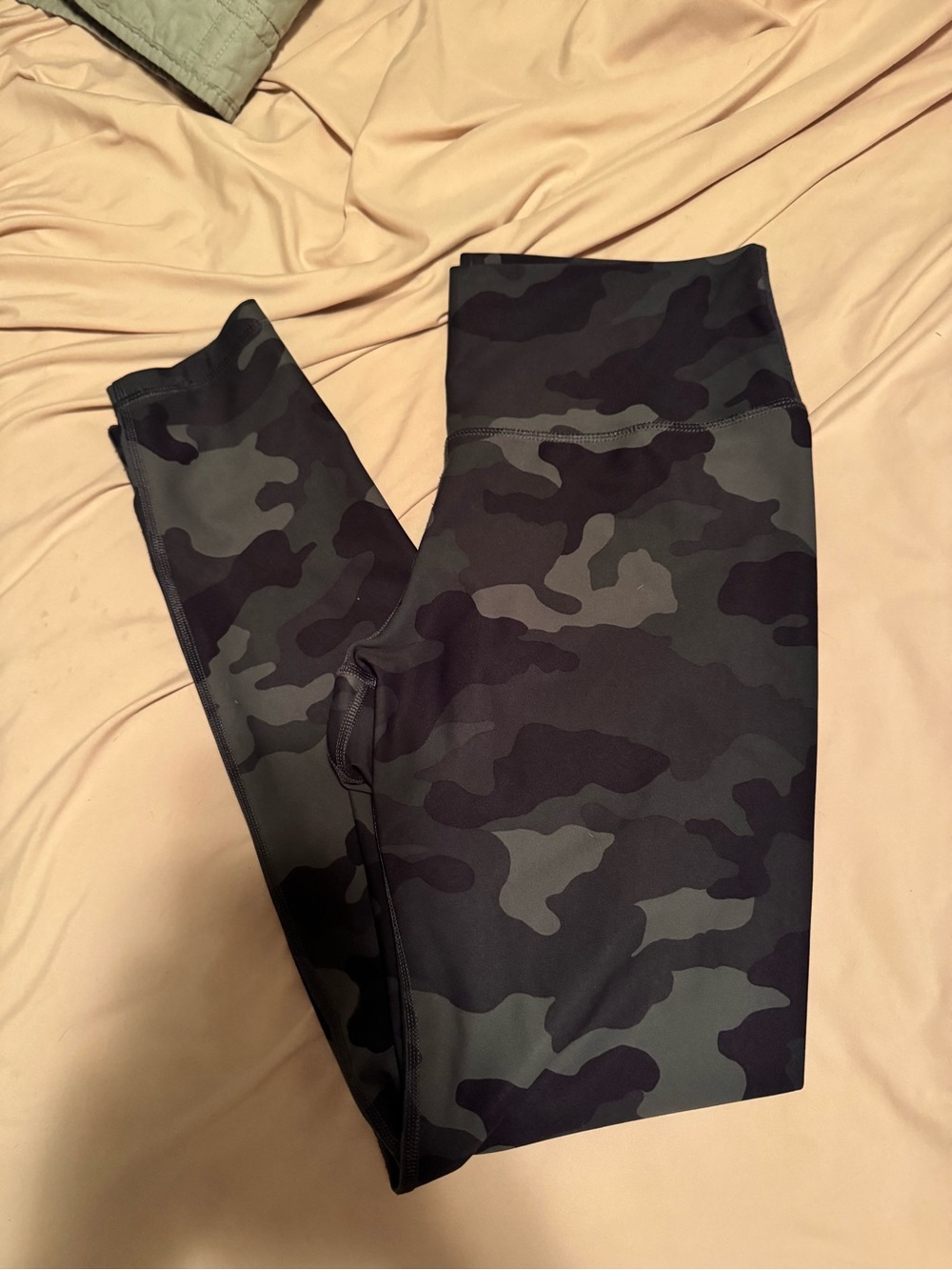 High-Waist Camo Leggings - Green/Black